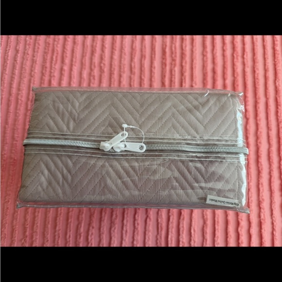 NWT 🤎Jennifer Adams luxury collection silver- grey Quilted Blanket/coverlet